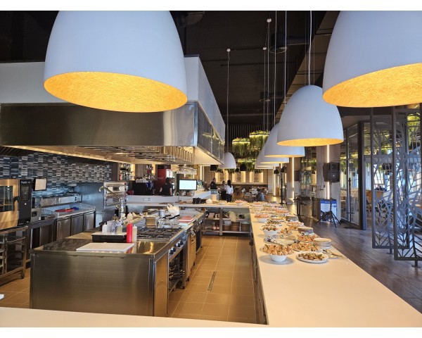 Flora Bar&Grill